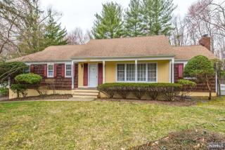 769 Highview Dr, Wyckoff, NJ 07481-1022