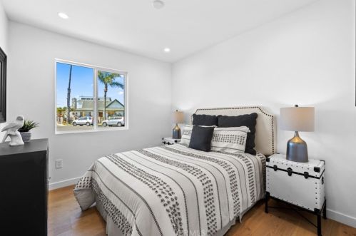 9261 Christine Dr, Huntington Beach CA  92646-8355 exterior