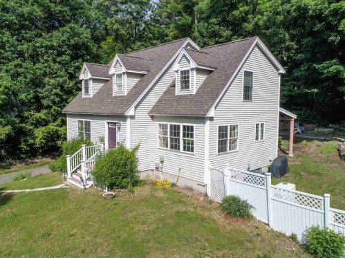 15 Wood Ln, Hollis, NH 03049-6320