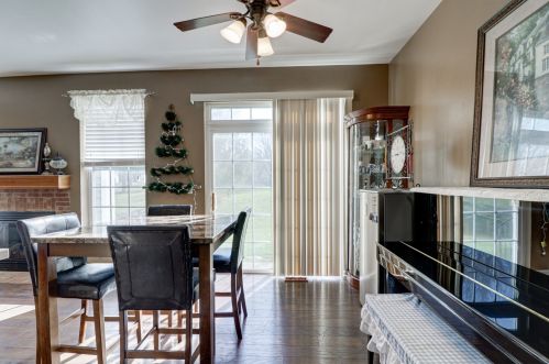 154 Palmer Dr, Lemont IL 60490-6589 exterior