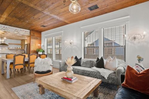 1307 2nd St, Austin TX  78702-4307 exterior