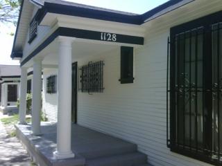 1130 37th Pl, Los Angeles CA  90007-4217 exterior