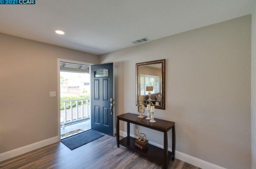 5040 Kenmore Dr, Concord CA  94521-3036 exterior