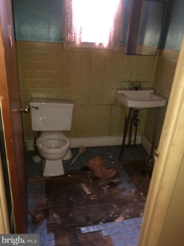 1814 22nd St, Philadelphia PA 19140-4703 exterior