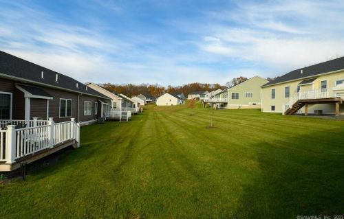 90 Apple Gate, Southington CT  06489-2083 exterior