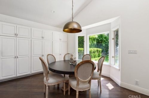 1566 Hillside Dr, Glendale CA  91208-2456 exterior