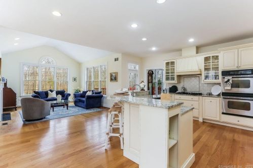 212 Horizon Ln, Glastonbury, CT 06033-2862