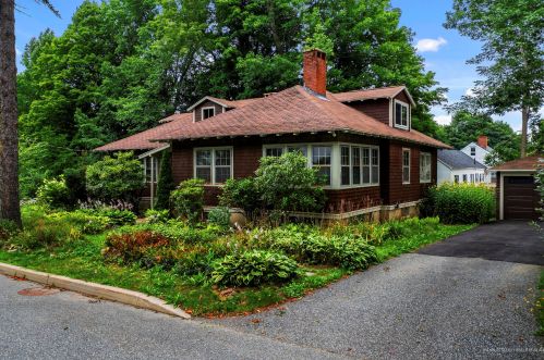 13 Chestnut St, Augusta, ME 04330-5012