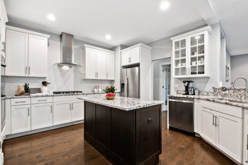 1331 Holly Ln, Bannockburn IL  60015-2852 exterior
