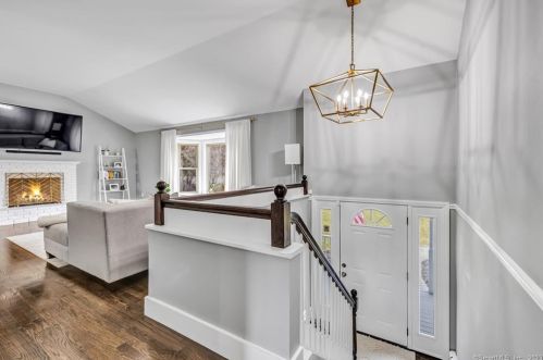 26 Perch Rd, Huntington CT  06484-1824 exterior