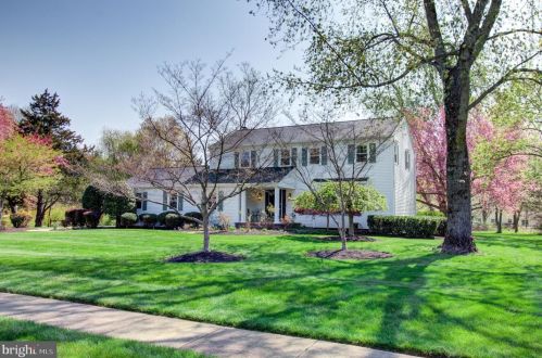 11 Deer Run Dr, Montgomery, NJ 08502-5712