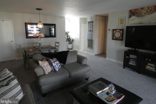 98 Valleybrook Dr, Lancaster PA  17601-4617 exterior