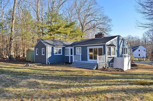 305 Shady Hill Dr, Warwick, RI 02818-1444