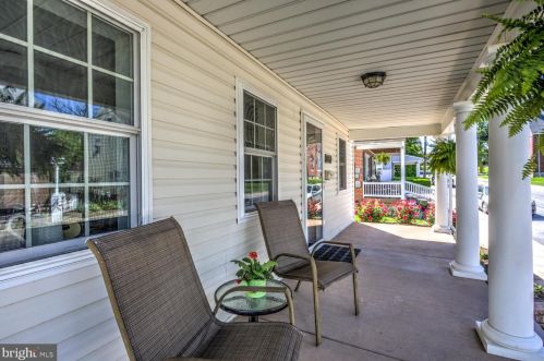 1373 Apple St, Ephrata, PA 17522-1302
