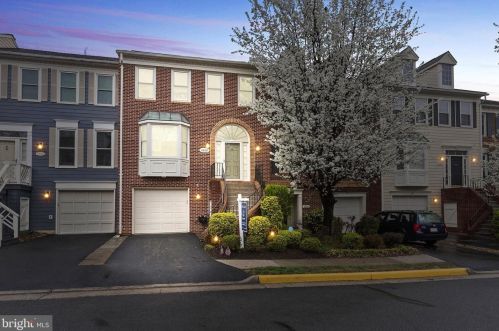 6806 Mclean Province Cir, Falls Church, VA 22043-1663