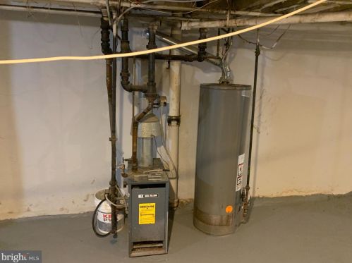 5927 4 St, Philadelphia PA 19140-2416 exterior