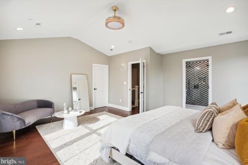 6615 Gude Ave, Silver Spring MD 20912-4827 exterior