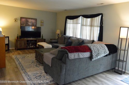 158 Clover St, Browns Mills, NJ 08015-2033
