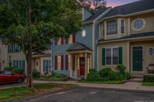 503 Cambridge Cmns, Middletown CT  06457-5854 exterior