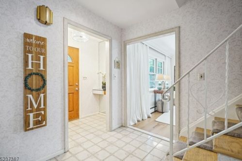 28 Cleveland Ter, Town Center, NJ 07052-1910