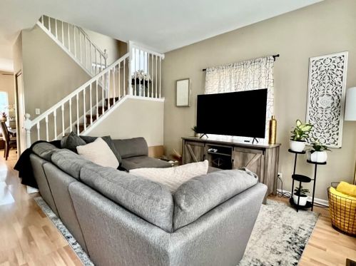 2703 Skylane Dr, Naperville, IL 60564-8414