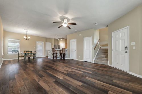 2009 Autumn Lake Dr, Bryan TX  77807-5112 exterior