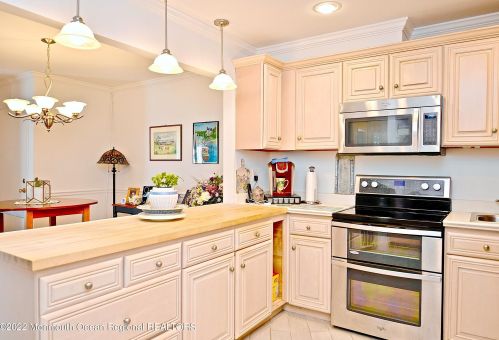 62 Manchester Ct, Tinton Falls NJ  07701-5496 exterior