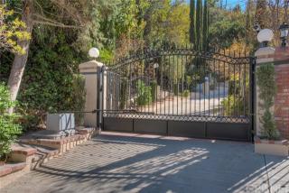 16546 Adlon Rd, Van Nuys, CA 91436-3716