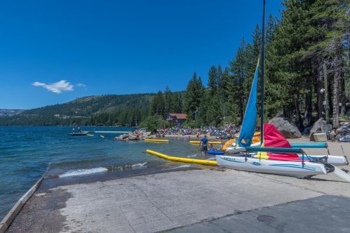 11589 Snowpeak Way, Truckee CA  96161-7093 exterior