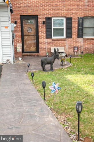 157 Linda Ter, Ephrata, PA 17522-2195