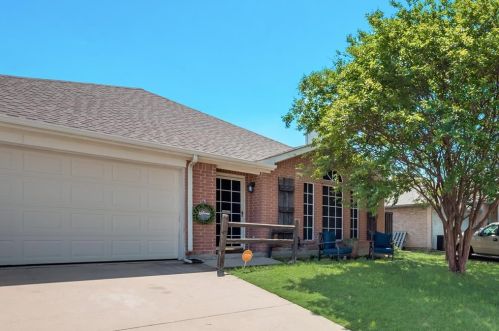 1310 Misty Dr, Midlothian, TX 76065-5038