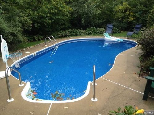 33 Armour Rd, Mahwah, NJ 07430-1813