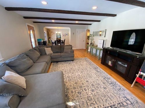 7 Birchside Dr, Norwalk, CT 06850-1513