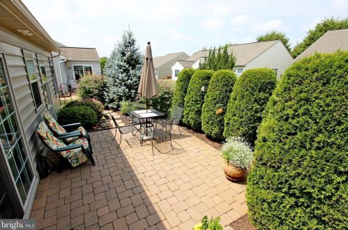 18 Southbrook Dr, Lancaster, PA 17603-5674
