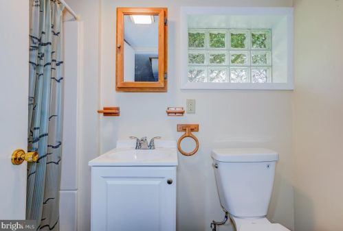 106 Lynnmoor Dr, Silver Spring MD 20901-1516 exterior