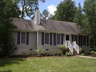200 Forsyth Dr, Chapel Hill NC  27517-5538 exterior