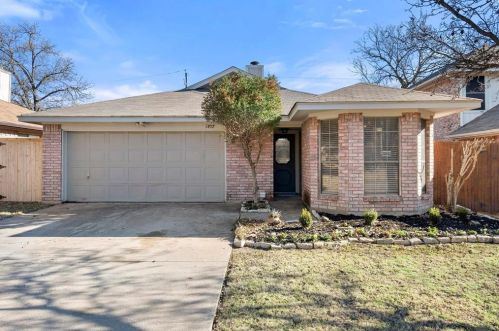 1402 Ivy Creek Dr, Midlothian TX  76063-6225 exterior