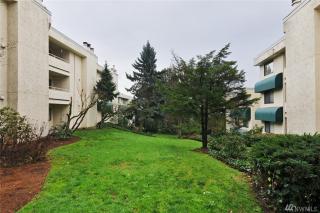 15249 Sunwood Blvd, Seattle, WA 98188-2422