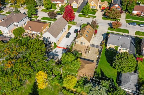 7103 Keeney St, Niles IL  60714-3039 exterior