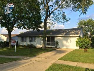311 Chase Ter, Streamwood, IL 60107-1521