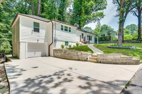 2705 Baker Ridge Dr, Atlanta GA  30318-7224 exterior
