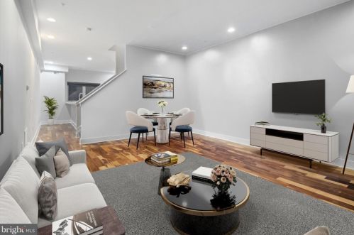 154 Front St, Philadelphia PA  19106-0020 exterior