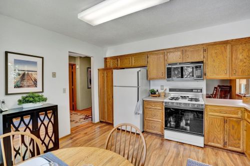 3735 Greensboro Dr, Saint Paul MN  55123-2242 exterior