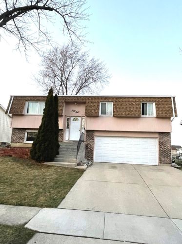 58 Nevada Ave, Glendale Heights, IL 60139-2690