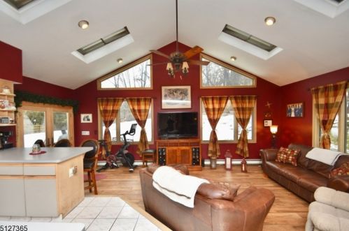 3 Holderness Dr, Wantage, NJ 07461-4823