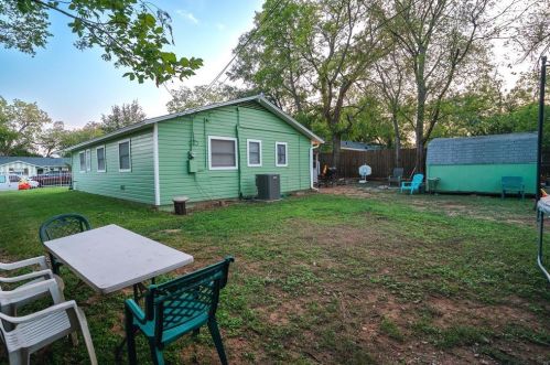 7241 Van Natta Ln, Fort Worth TX 76112-6438 exterior