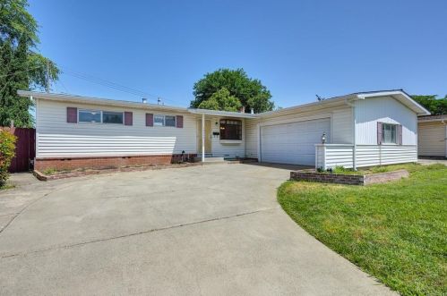 10605 Chardonay Dr, Rancho Cordova, CA 95670-3811