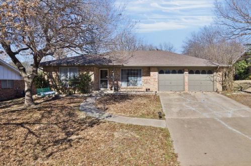 3940 Wosley Dr, Fort Worth, TX 76133-2628