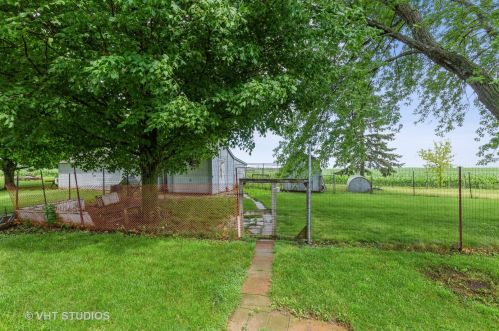 15354 Plank Rd, Sycamore IL  60178-8743 exterior