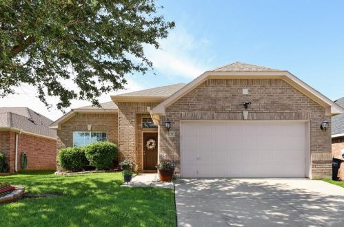 2232 Deniro Dr, Fort Worth TX  76134-4155 exterior